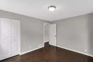 7212 McLaughlin Ave, Hammond, IN 46324 - Photo 9