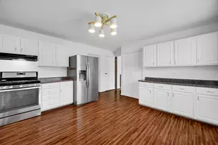 369 Riviera Cir, Valparaiso, IN 46385 - Photo 3