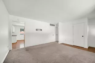 369 Riviera Cir, Valparaiso, IN 46385 - Photo 11