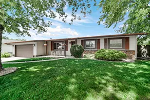 369 Riviera Cir, Valparaiso, IN 46385 - Photo 1