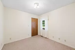 223 Thornhedge Dr, Valparaiso, IN 46383 - Photo 9