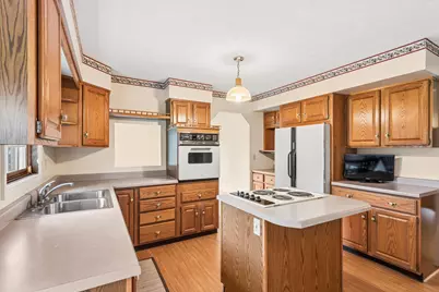 223 Thornhedge Drive, Valparaiso, IN 46383 - Photo 5