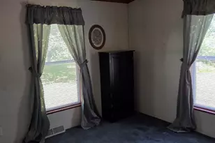 11643 Chateau Ln, Demotte, IN 46310 - Photo 9