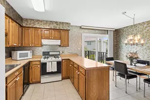 3992 Willowood Ct, Crown Point, IN 46307 - Photo 7