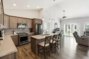10791 Scarlett Oak Dr, Saint John, IN 46373 - Photo 9