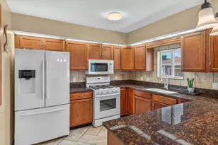 9937 Delaware Pl, Highland, IN 46322 - Photo 7