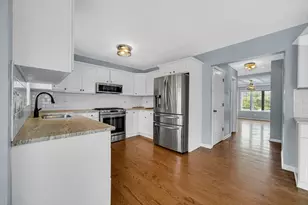 310 Cornwall Cir, Munster, IN 46321 - Photo 7