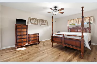 700 W 55th Avenue, Merrillville, IN 46410 - Photo 9