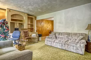 425 E Hilltop Ct, Lowell, IN 46356 - Photo 11