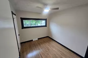 4422 E 20th Ct, Gary, IN 46405 - Photo 9