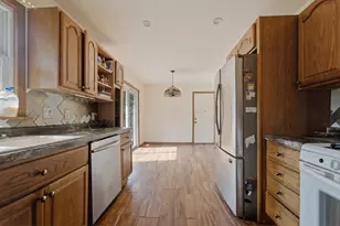 609 Black Oak Dr, Trail Creek, IN 46360 - Photo 5