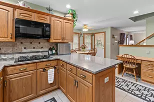 11458 Burr St, Crown Point, IN 46307 - Photo 9