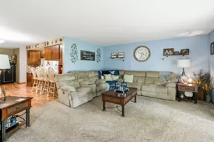 484 E Robbins St, Wheatfield, IN 46392 - Photo 5