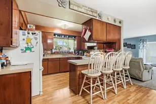 484 E Robbins St, Wheatfield, IN 46392 - Photo 7