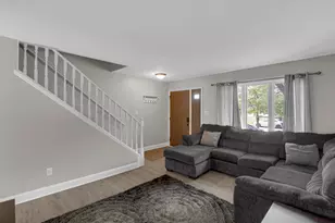 805 Wellington Dr, Dyer, IN 46311 - Photo 3