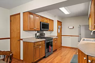 8938 Pettit Dr, Highland, IN 46322 - Photo 11