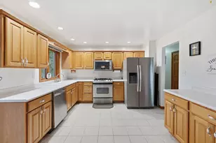 3909 Brookside Dr, Crown Point, IN 46307 - Photo 9