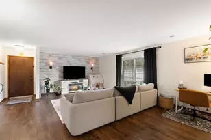 1238 Camellia Dr, Munster, IN 46321 - Photo 5