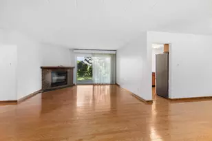 2511 E Lakeshore Dr, Crown Point, IN 46307 - Photo 5