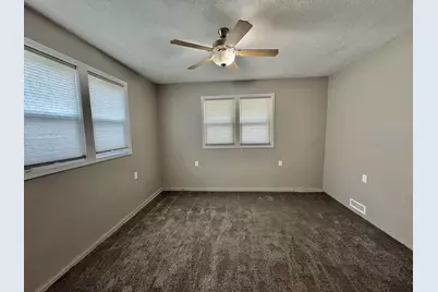 70 N Hillcrest Avenue, Hobart, IN 46342 - Photo 11