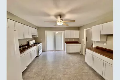 70 N Hillcrest Avenue, Hobart, IN 46342 - Photo 9