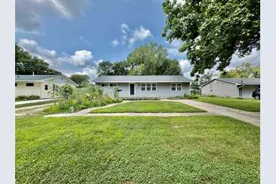 70 N Hillcrest Avenue, Hobart, IN 46342 - Photo 1