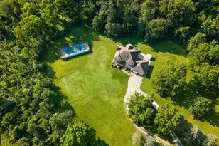 402 Rolling Meadow Dr, Valparaiso, IN 46385 - Photo 5