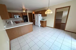 1533 Churchill Dr, Schererville, IN 46375 - Photo 3