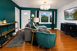 807 Henry Ct, Hobart, IN 46342 - Photo 5