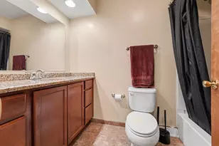 640 Julie Dr, Schererville, IN 46375 - Photo 9
