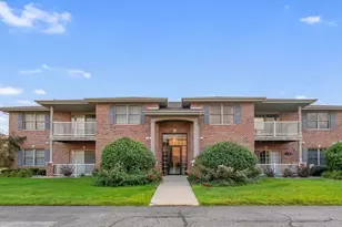 635 Cambridge Ct, Munster, IN 46321 - Photo 1