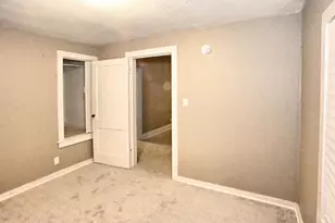 207 N Ash St, Hobart, IN 46342 - Photo 5