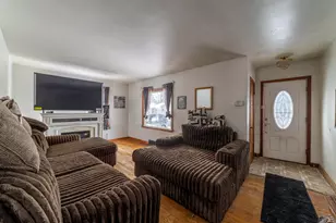 132 Hendricks St, Michigan City, IN 46360 - Photo 5
