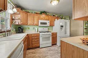 5898 Carol Ct, Demotte, IN 46310 - Photo 7