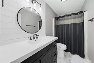 216 Dundee St, Valparaiso, IN 46385 - Photo 11