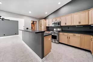 216 Dundee St, Valparaiso, IN 46385 - Photo 5