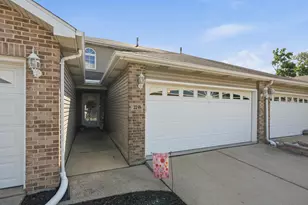 2246 Sandcastle Dr, Dyer, IN 46311 - Photo 3