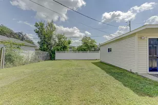 3010 100th Pl, Highland, IN 46322 - Photo 3