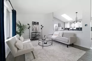 3695 Kingsway Dr, Crown Point, IN 46307 - Photo 5