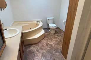 513 Center St, Valparaiso, IN 46385 - Photo 9