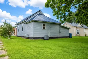 21 N Shield St, Knox, IN 46534 - Photo 11