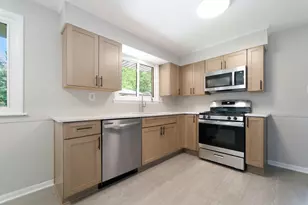 322 Oriole Ave, Crown Point, IN 46307 - Photo 9