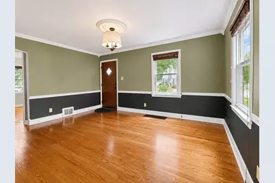1302 Sycamore Street, Crown Point, IN 46307 - Photo 9