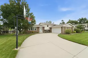 954 Chippewa Dr, Crown Point, IN 46307 - Photo 1