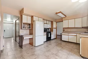 807 21st St SW, Demotte, IN 46310 - Photo 7