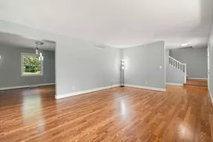 423 Shorewood Ct, Valparaiso, IN 46385 - Photo 7