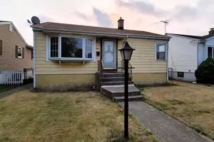 2716 White Oak Ave, Whiting, IN 46394 - Photo 1
