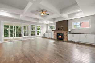326 W Houghton Dr, Valparaiso, IN 46385 - Photo 9