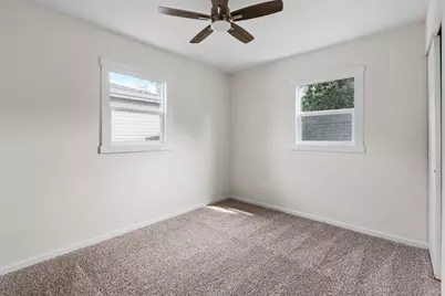 4171 W 39th Avenue, Hobart, IN 46342 - Photo 9