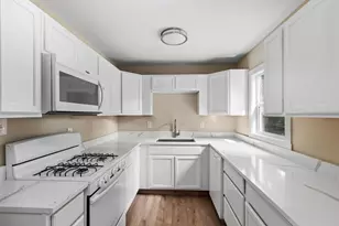 4171 W 39th Ave, Hobart, IN 46342 - Photo 7